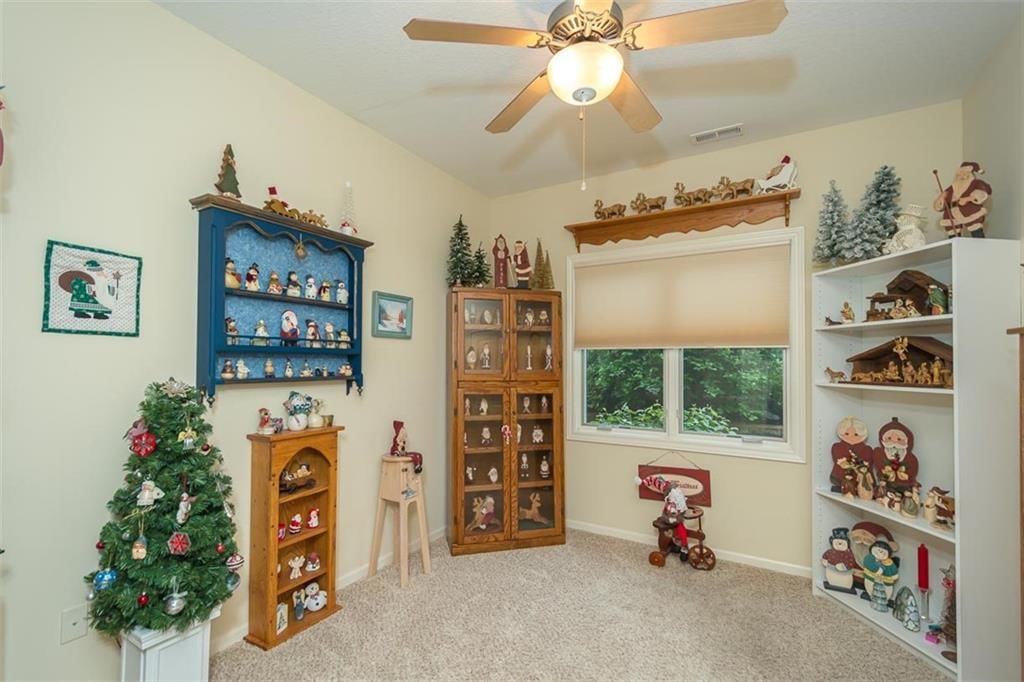 916 Coving Drive — photo 5