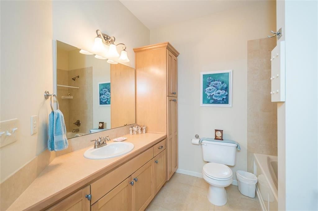 916 Coving Drive — photo 6