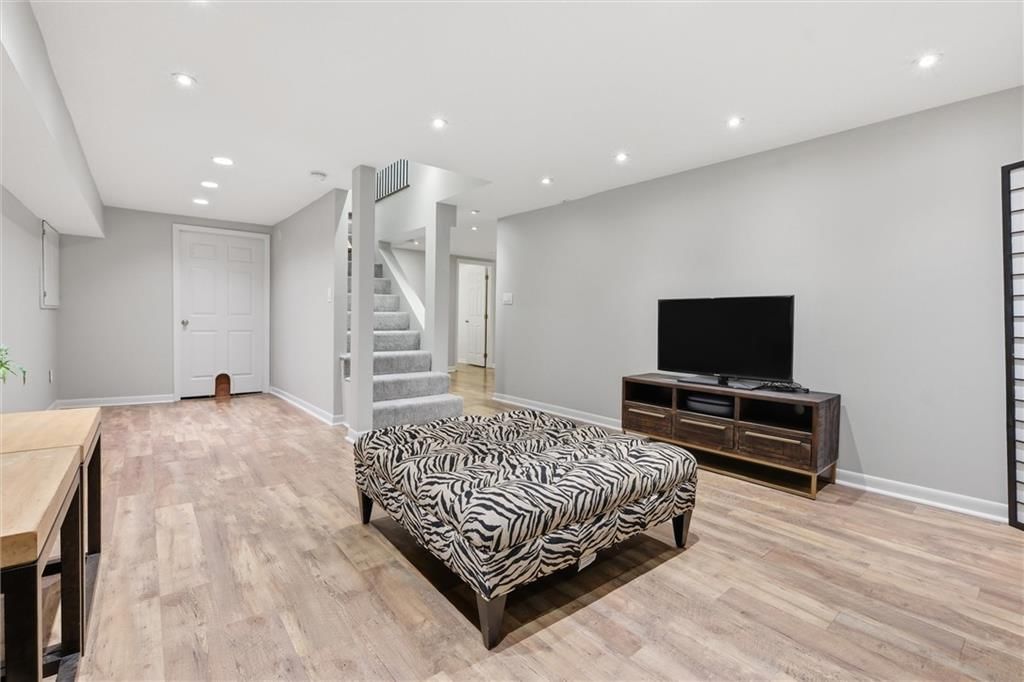 7909 Outlook Lane — photo 32
