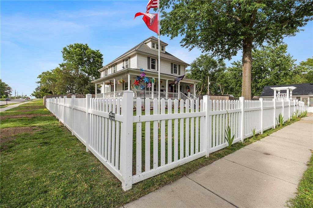 601 NE Douglas Street — photo 11