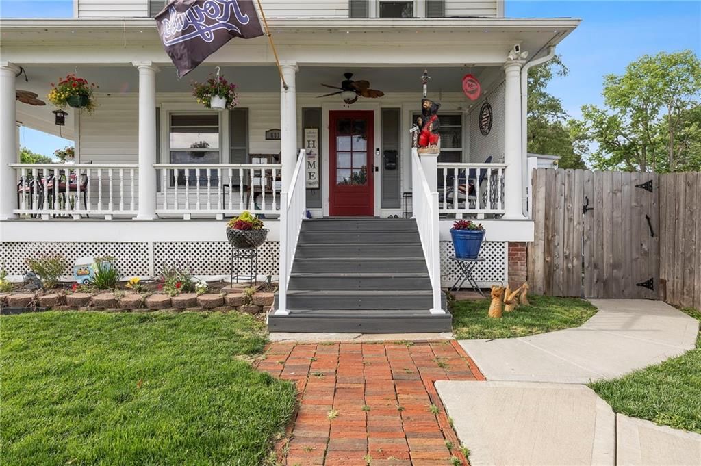 601 NE Douglas Street — photo 12