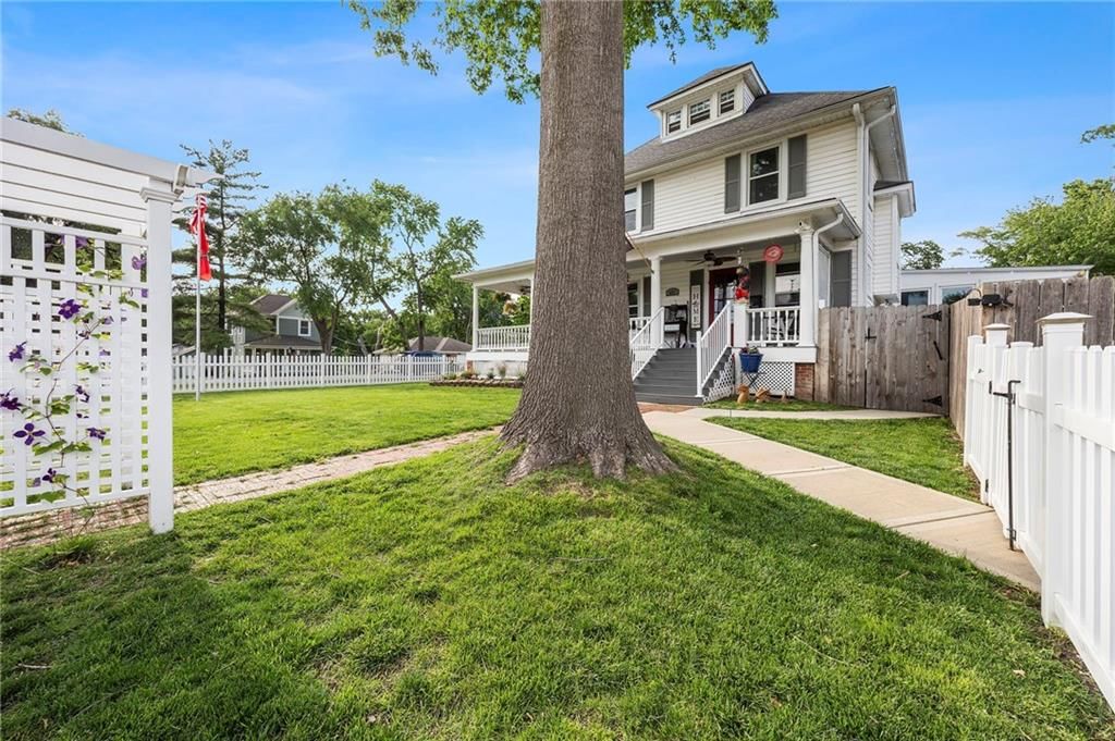 601 NE Douglas Street — photo 13