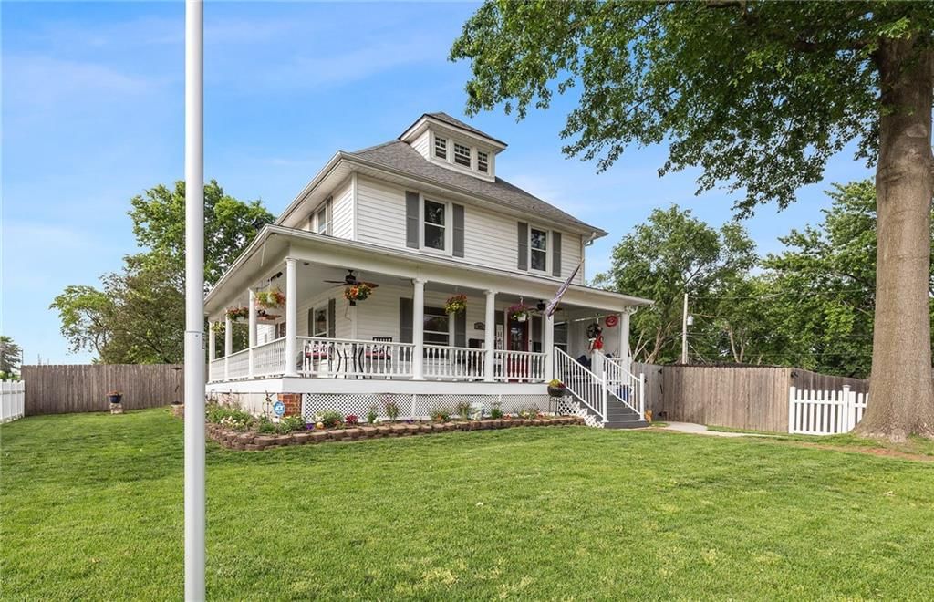 601 NE Douglas Street — photo 15