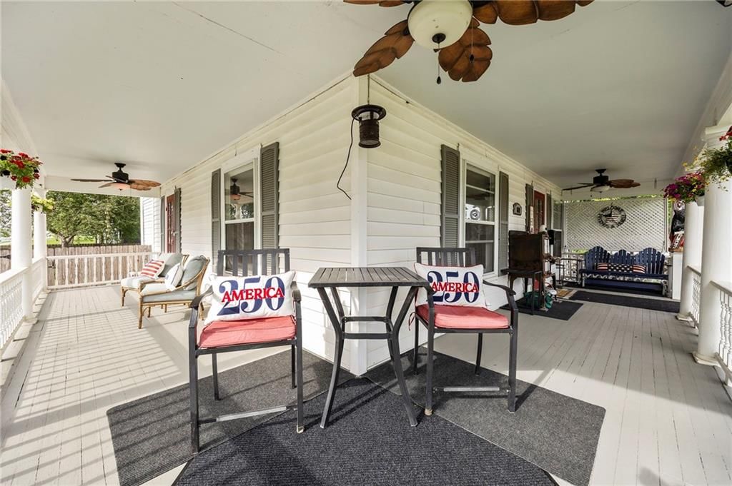 601 NE Douglas Street — photo 17