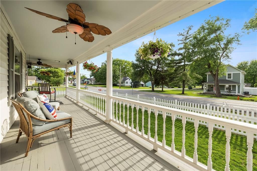 601 NE Douglas Street — photo 18