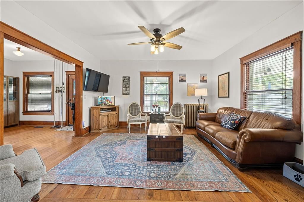 601 NE Douglas Street — photo 21