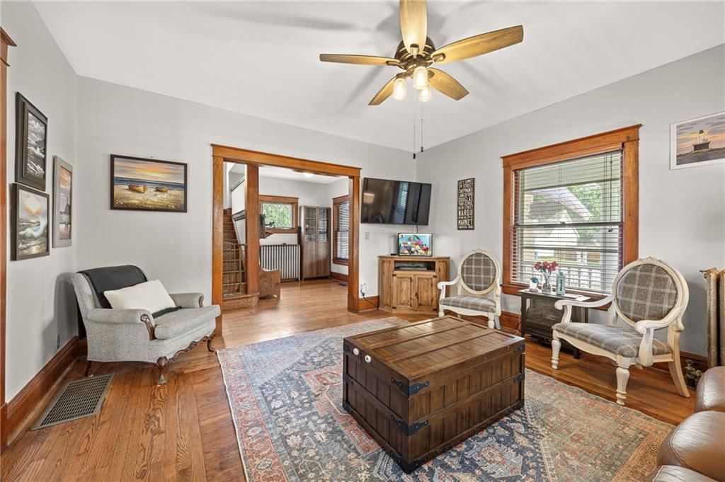 601 NE Douglas Street — photo 22