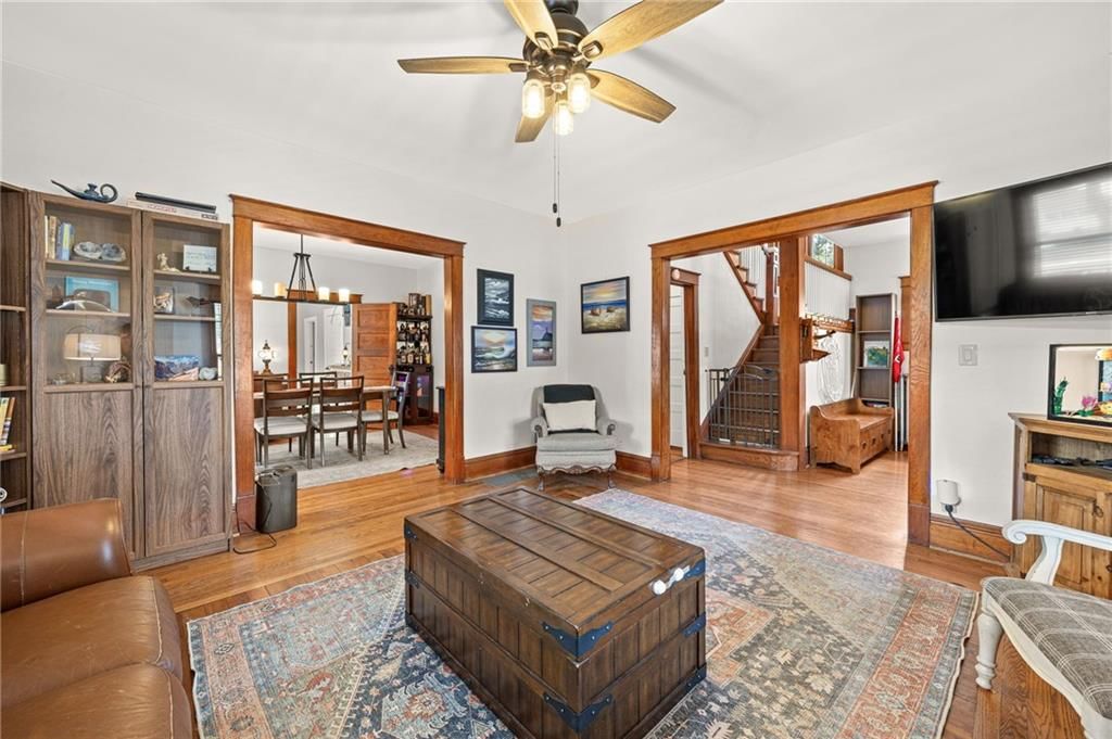601 NE Douglas Street — photo 23