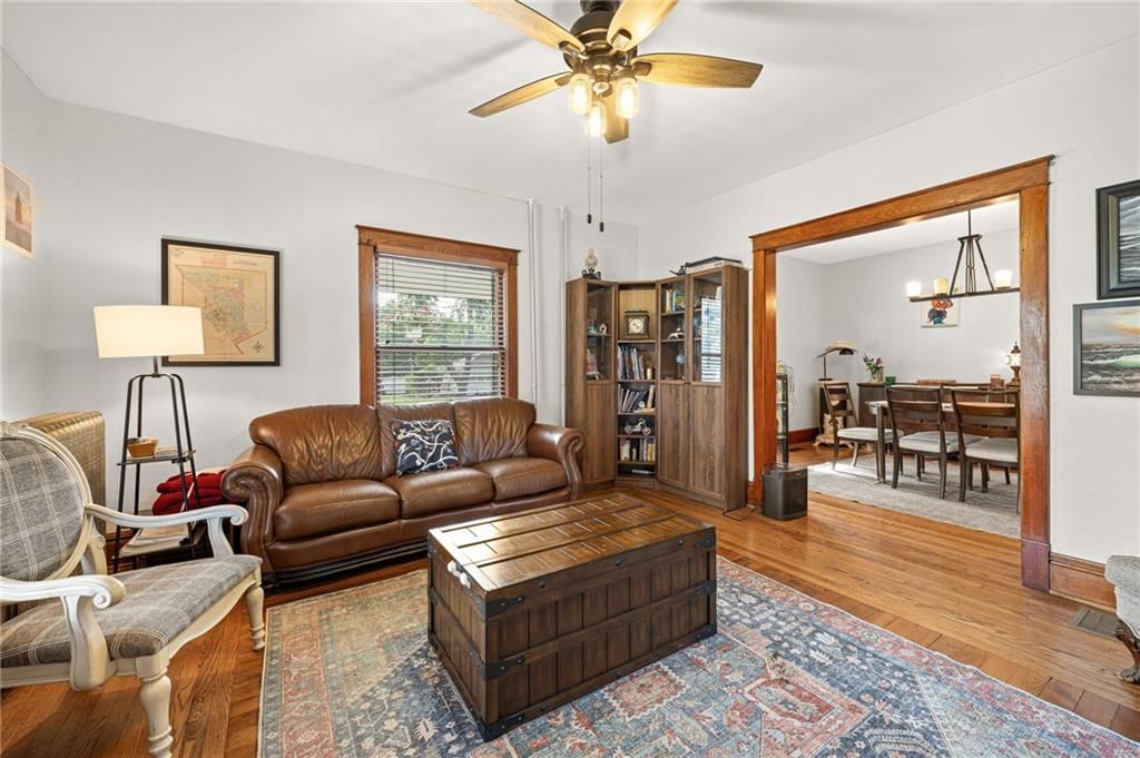 601 NE Douglas Street — photo 24