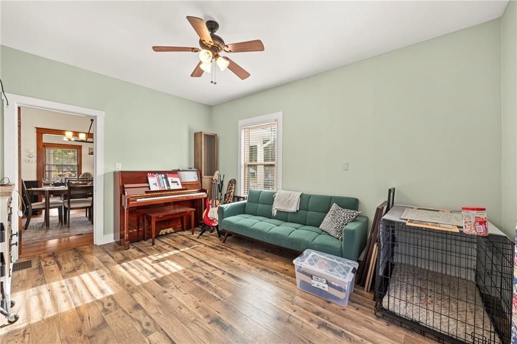 601 NE Douglas Street — photo 28