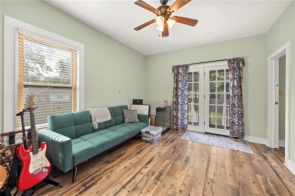 601 NE Douglas Street — photo 29