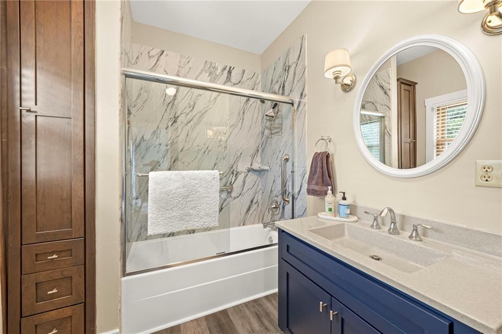 601 NE Douglas Street — photo 30