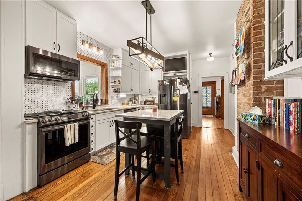601 NE Douglas Street — photo 33
