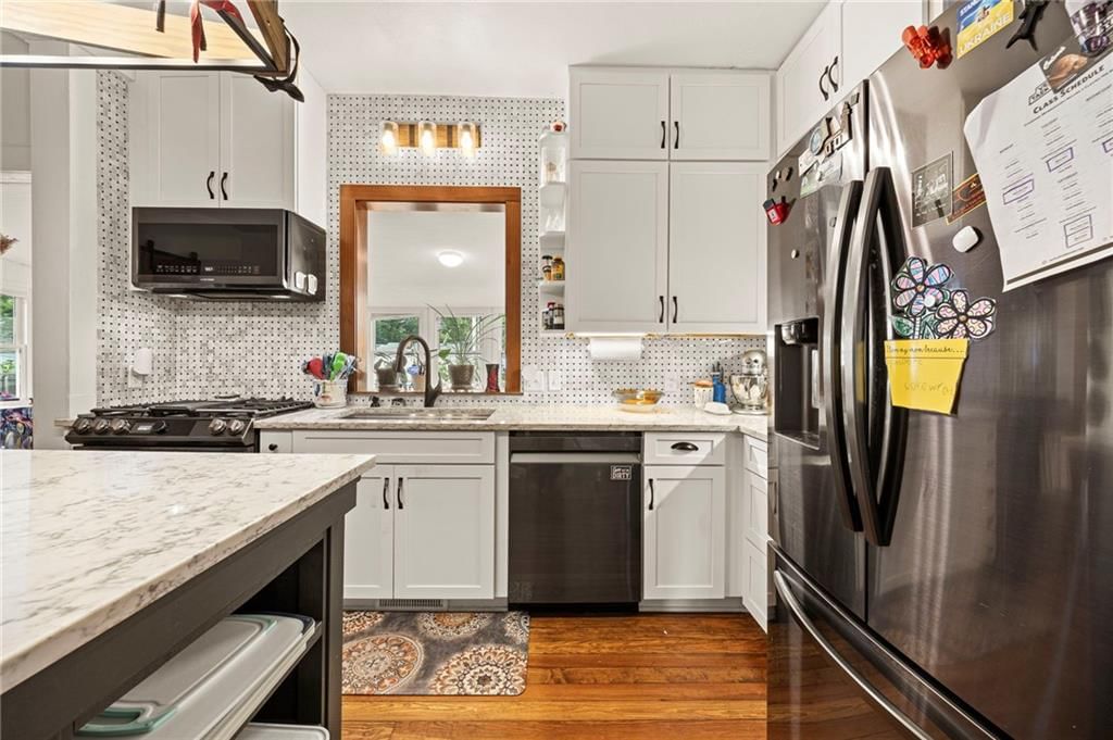 601 NE Douglas Street — photo 35