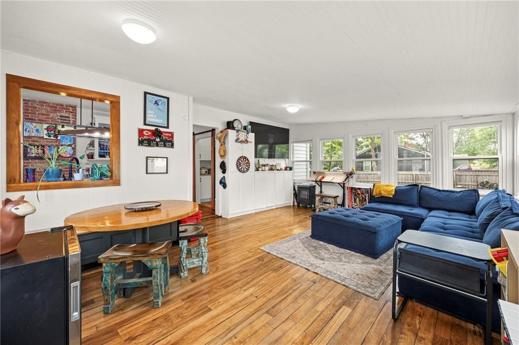 601 NE Douglas Street — photo 41