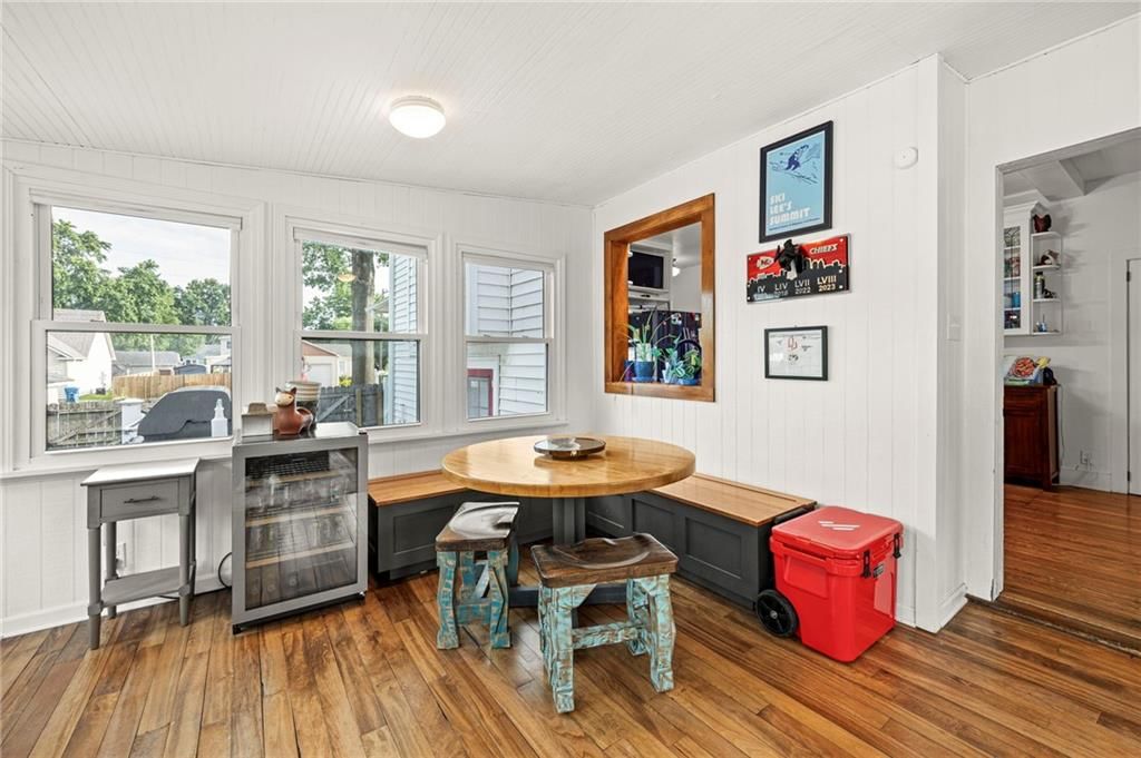 601 NE Douglas Street — photo 42
