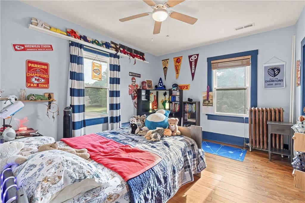 601 NE Douglas Street — photo 45
