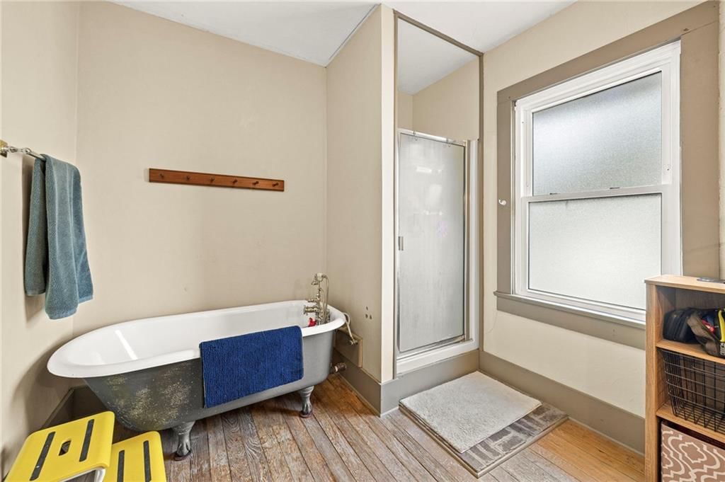 601 NE Douglas Street — photo 48