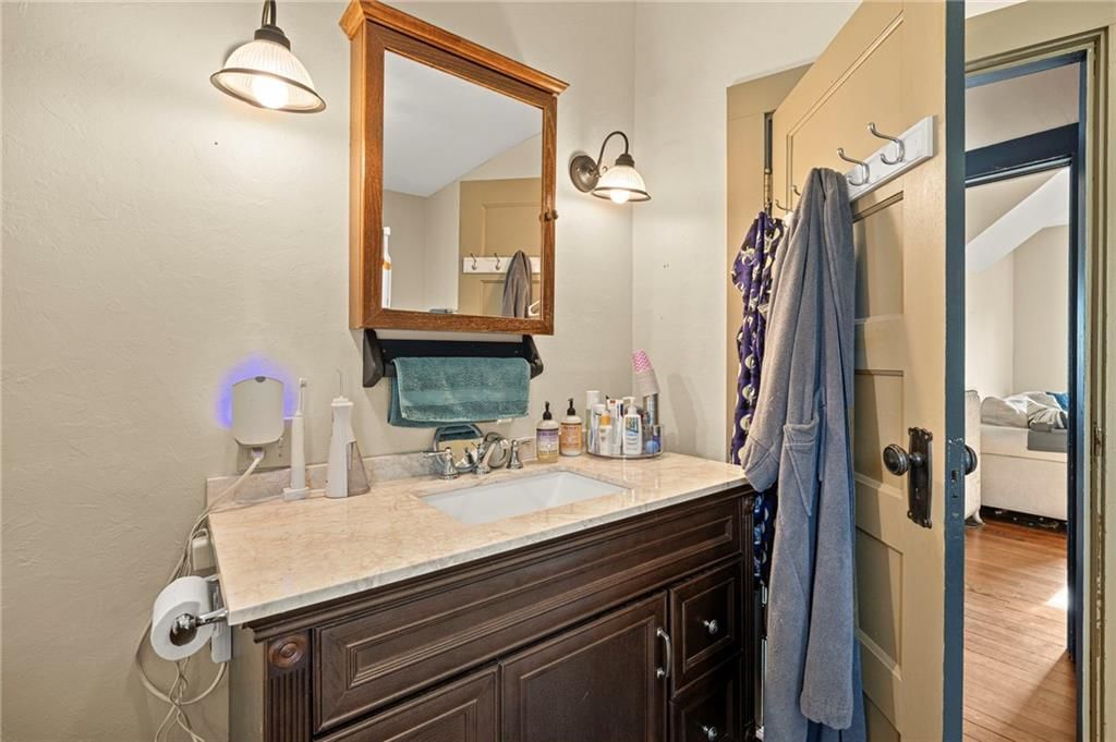601 NE Douglas Street — photo 49