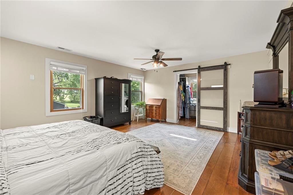 601 NE Douglas Street — photo 52