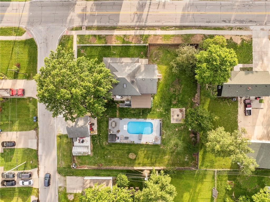 601 NE Douglas Street — photo 75