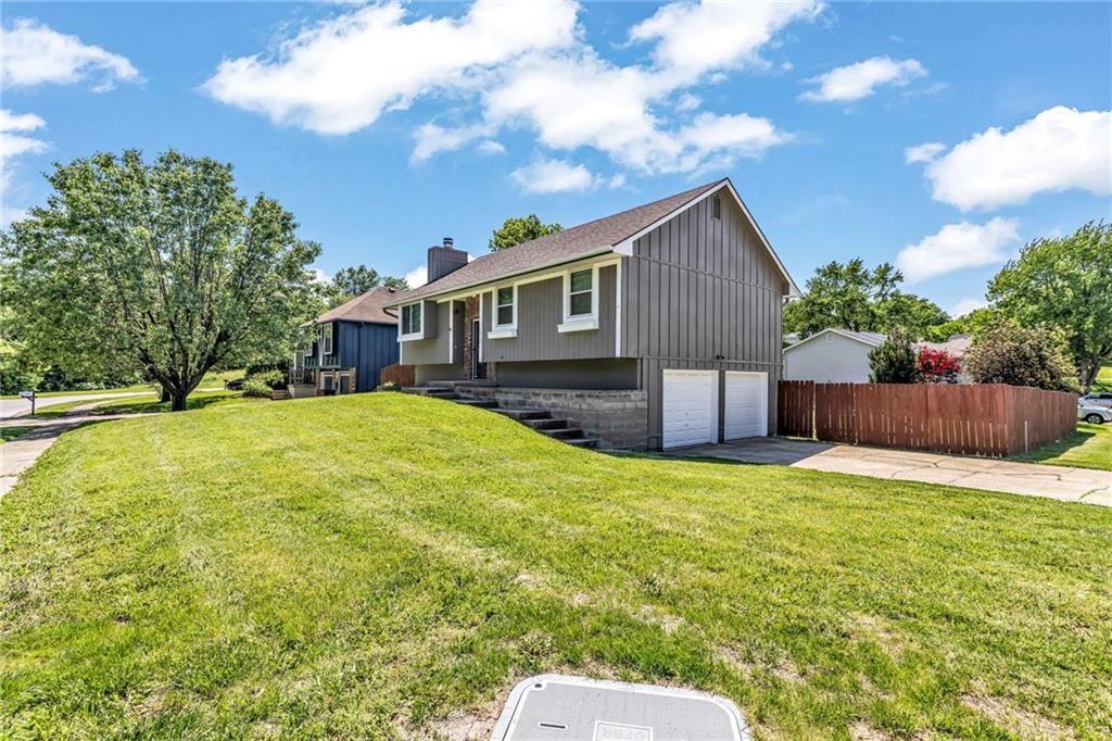 4012 S Marshall Drive — photo 2