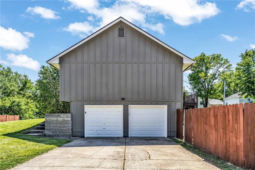 4012 S Marshall Drive — photo 3
