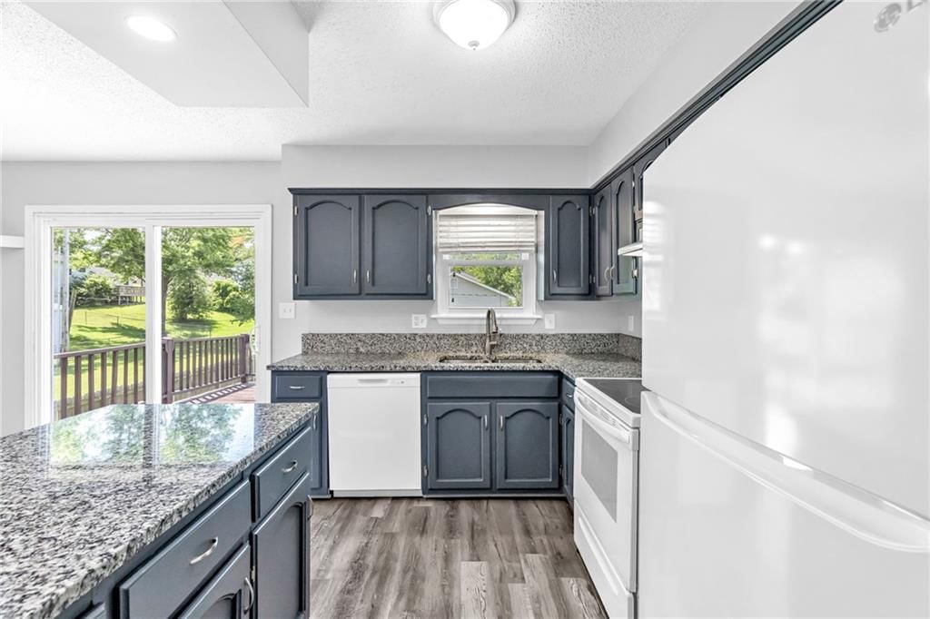 4012 S Marshall Drive — photo 9