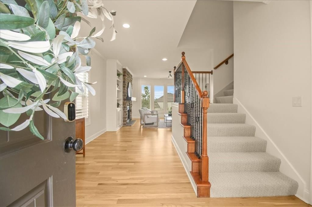 1854 NE Park Ridge Drive — photo 2