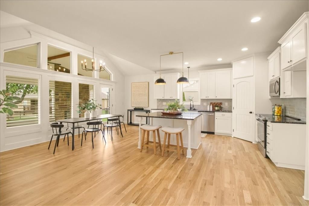 1854 NE Park Ridge Drive — photo 5