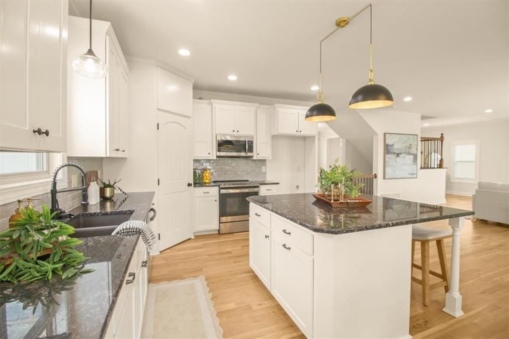 1854 NE Park Ridge Drive — photo 8