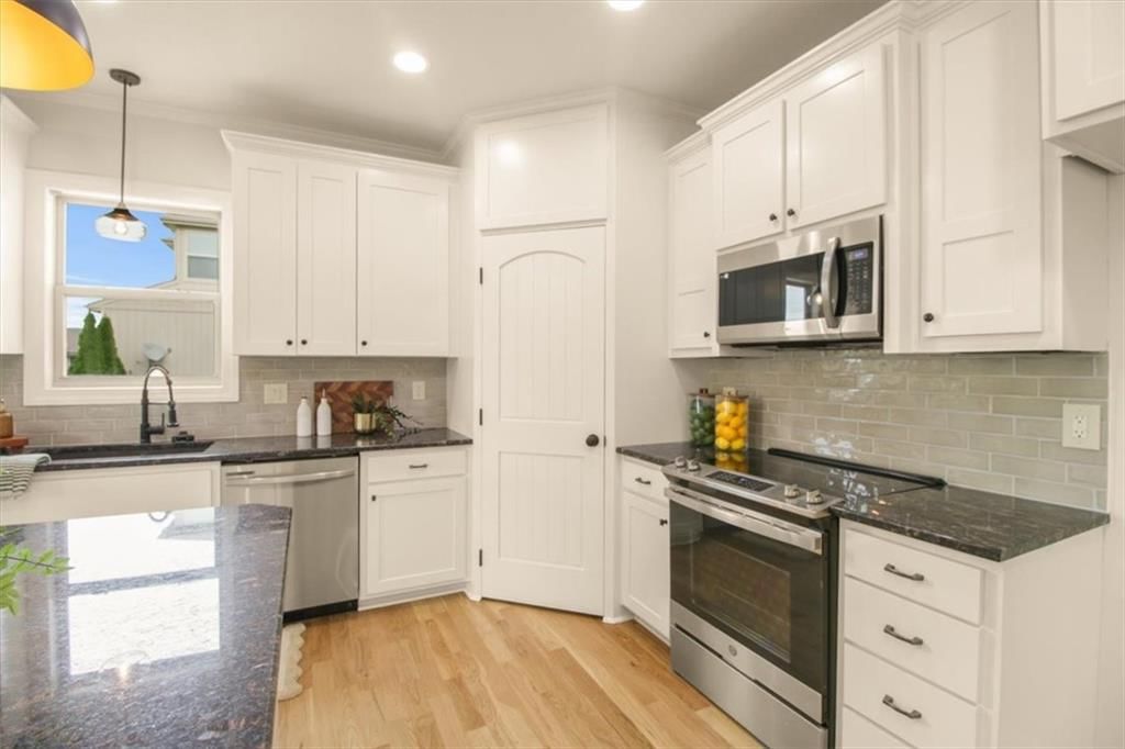 1854 NE Park Ridge Drive — photo 10