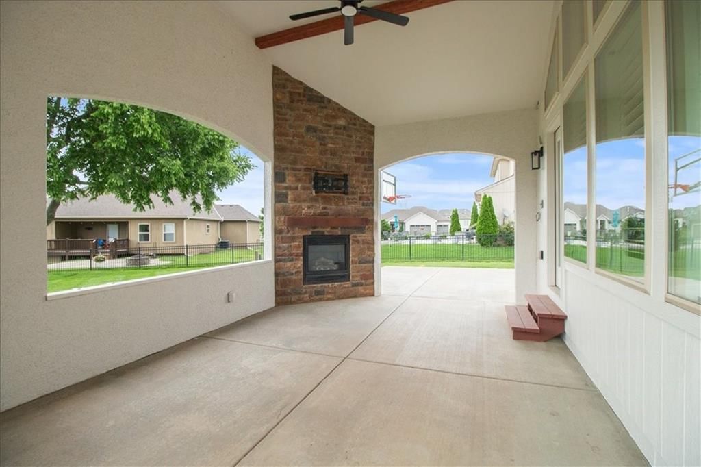 1854 NE Park Ridge Drive — photo 36