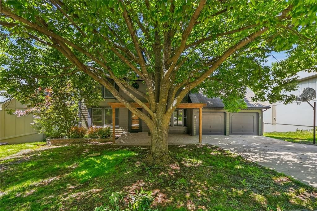 8714 N Troost Avenue — photo 7