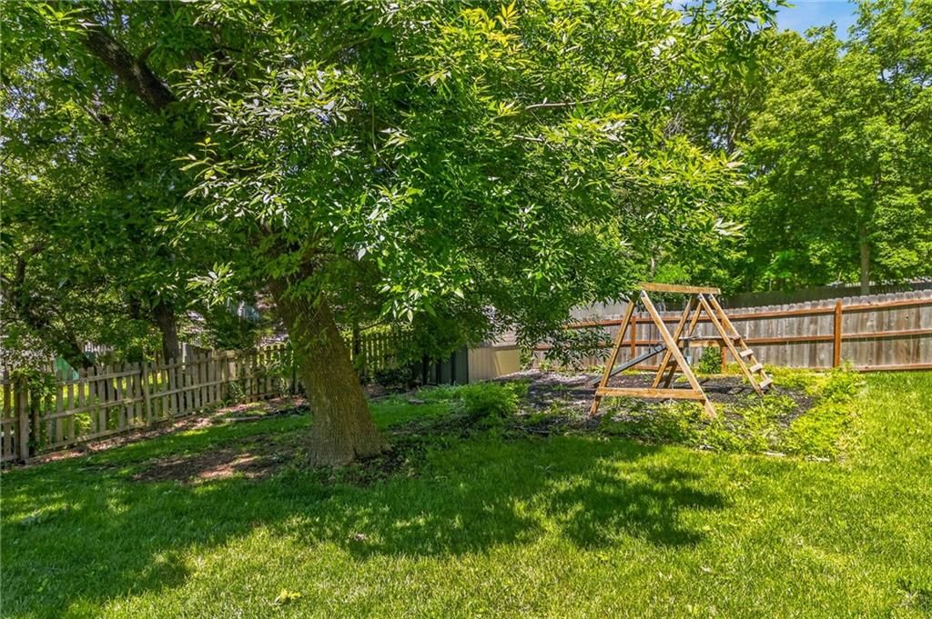 8714 N Troost Avenue — photo 12