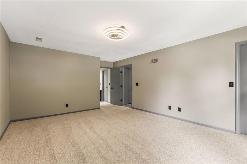 8714 N Troost Avenue — photo 28