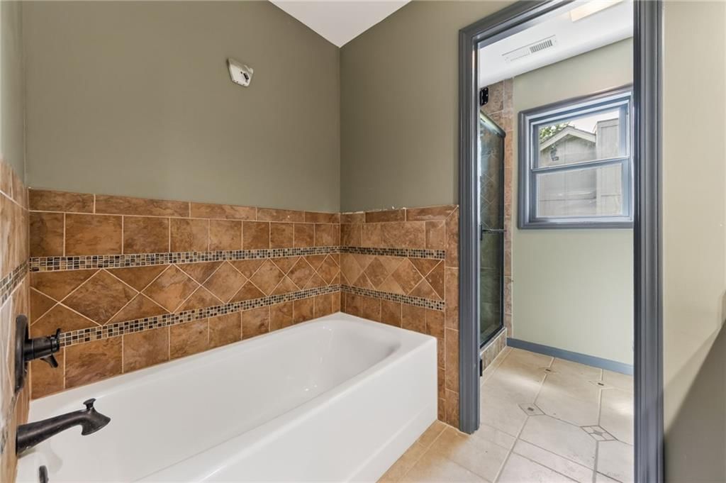 8714 N Troost Avenue — photo 30