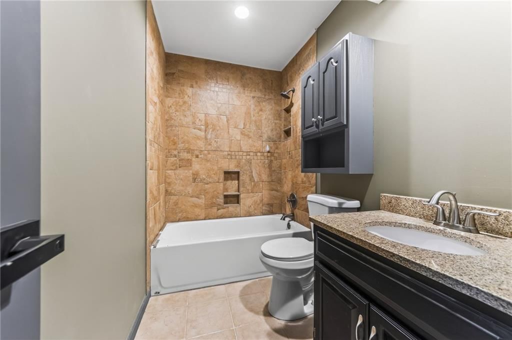 8714 N Troost Avenue — photo 32