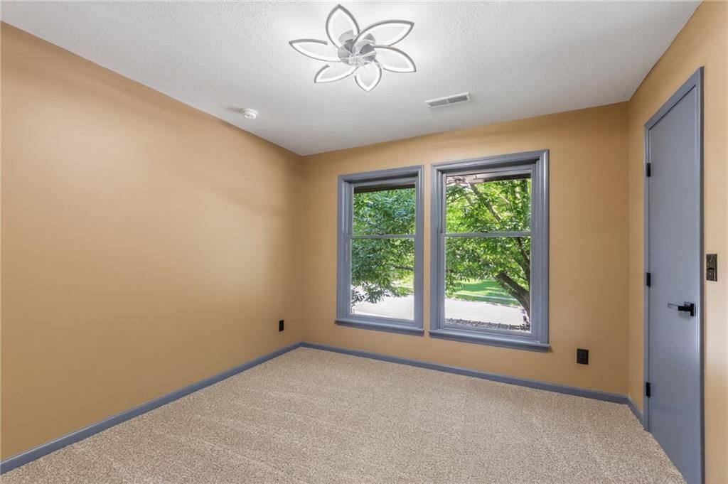 8714 N Troost Avenue — photo 35