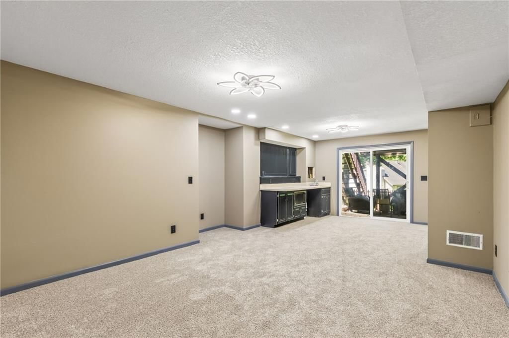 8714 N Troost Avenue — photo 39