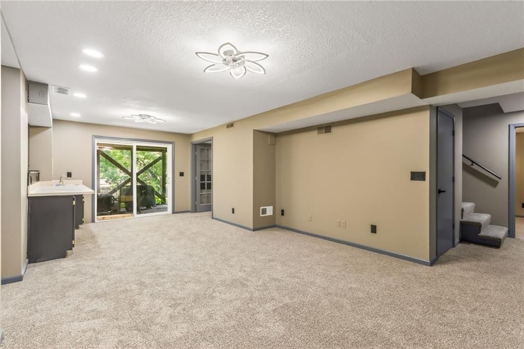 8714 N Troost Avenue — photo 40