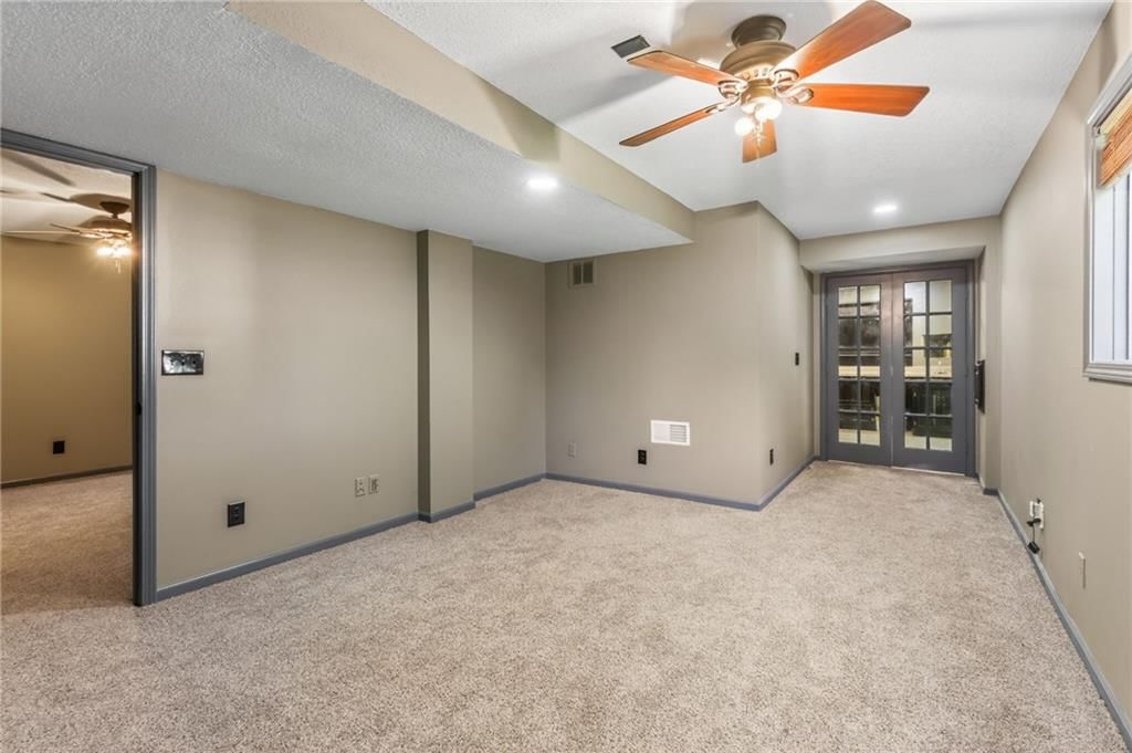 8714 N Troost Avenue — photo 44