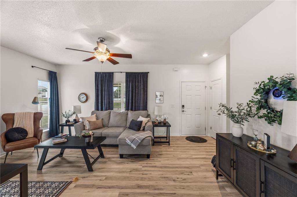 702 Everett Avenue — photo 5