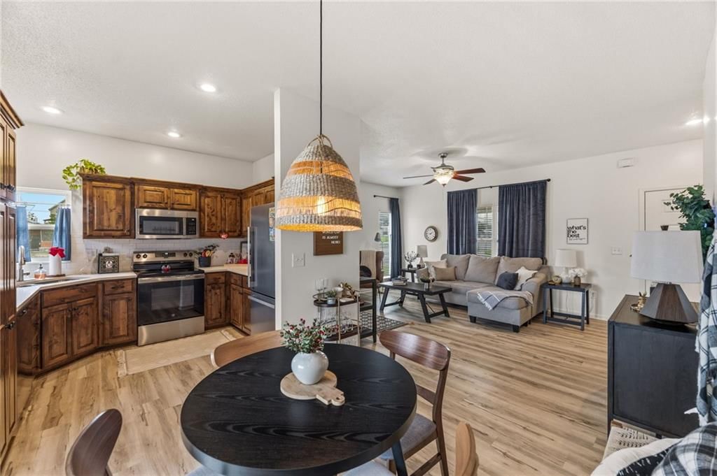702 Everett Avenue — photo 17