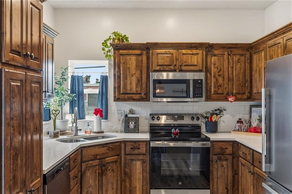 702 Everett Avenue — photo 18