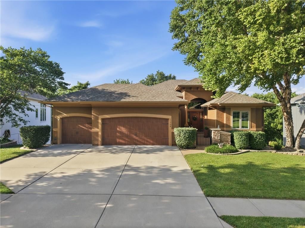11708 DELAVAN Avenue — photo 1