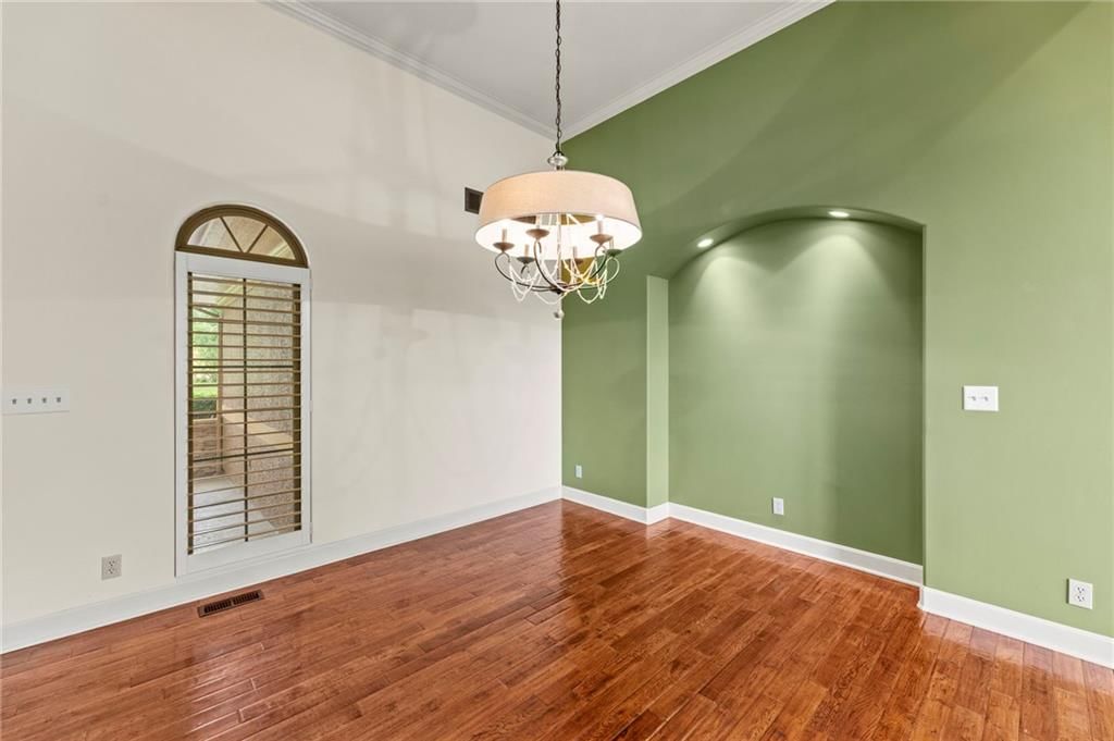 11708 DELAVAN Avenue — photo 11