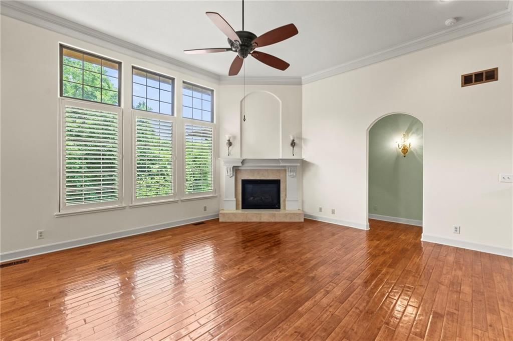 11708 DELAVAN Avenue — photo 12