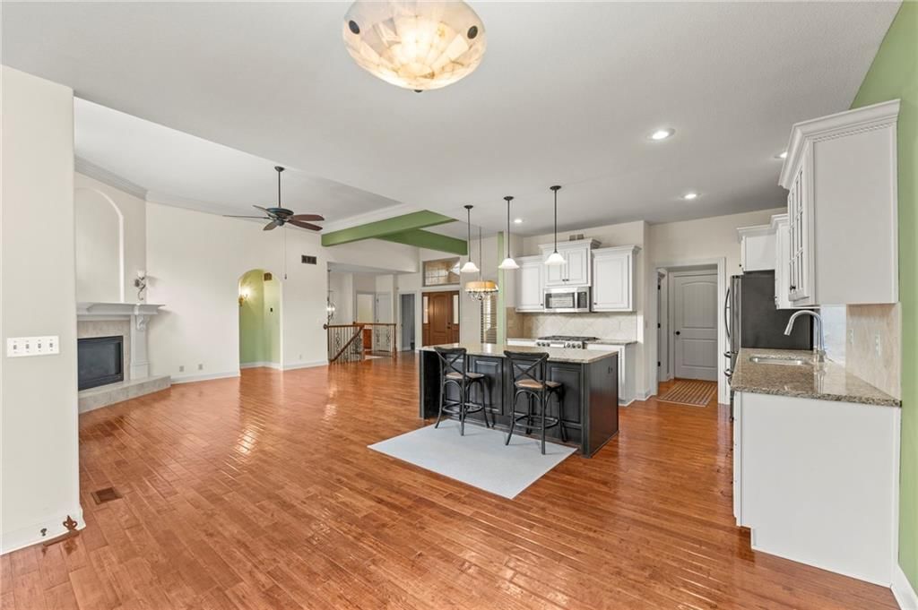 11708 DELAVAN Avenue — photo 17
