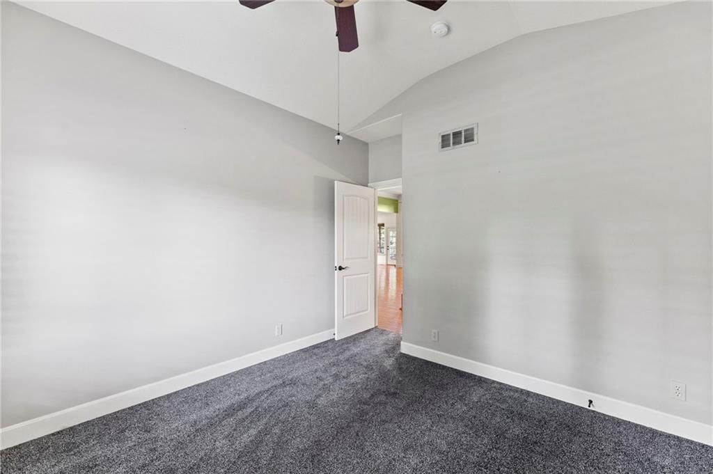 11708 DELAVAN Avenue — photo 28